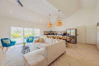 Local Vibes Villa, Big Pool and Outdoor, 10 sleeps - Soledad - 7