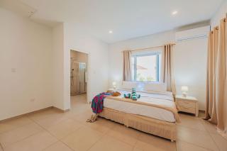 Cozy Villa, BBQ, Spacious Outdoor, Pool, 6 Sleeps - 8