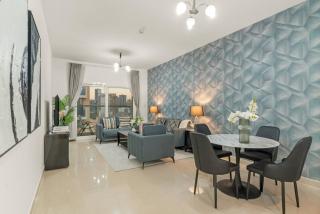 Charming 1BR with Balcony and City View in JVC - 5