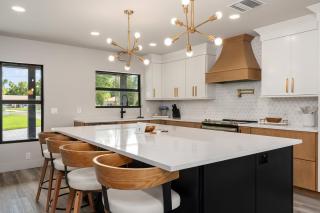 Dockside Oasis & Private Beach - Hot Tub - Jet Ski - 1