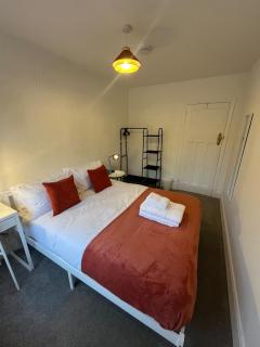 Cosy 2 Bed Maisonette near Heathrow & Windsor - 3