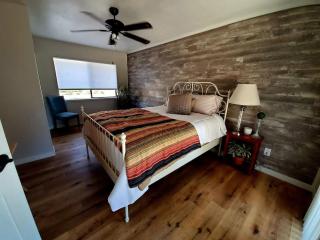 Temecula Wine Country Ranch with 200 year old oaks - 8