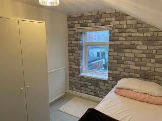 3 Bed House in Reading Area - 8