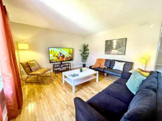 Cozy 3-BR Getaway - Hospital - NBCC - WFH Ready - 7