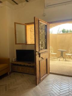 Beautiful apartment & garden - 9