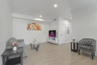 Stylish Pasadena Stay Near Old Town & Rose Bowl - 3