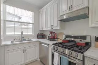 Stylish Pasadena Stay Near Old Town & Rose Bowl - 1