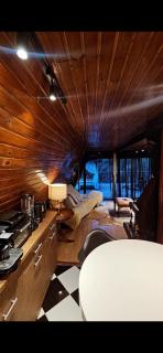 Chalét com jacuzzi sauna lareira e telao cinema - 3