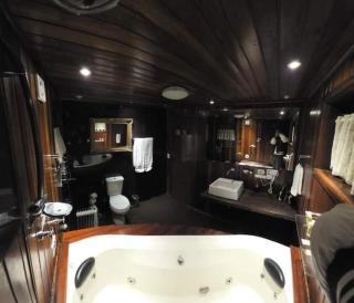 Chalét com jacuzzi sauna lareira e telao cinema - 1