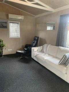 Hosts on the Coast Pawprint Cabins - 6