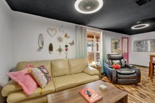 1 Mile to FSU-Artsy Tree-House - 7