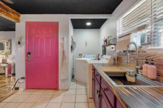 1 Mile to FSU-Artsy Tree-House - 1