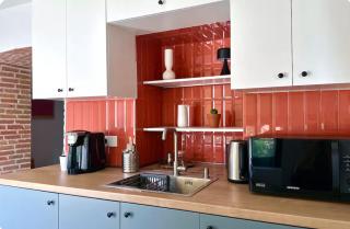 Modern 1BR with Orange Accents - 2