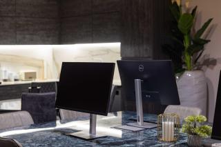 Digital Nomad Penthouse - 250m2 with 5 Bedrooms and Fast Wi-Fi - Monitors Included - 1