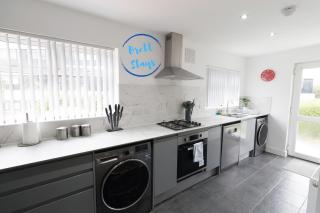 Free Parking Sleeps 7 Garden with Patio Gloucester Road - 6