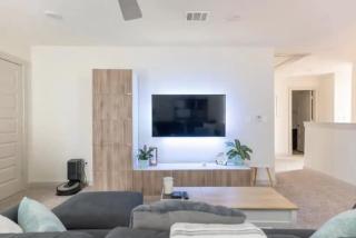 Tesla Luxe Retreat Sleeps 10 - 0