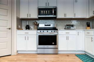 Tesla Luxe Retreat Sleeps 10 - 7