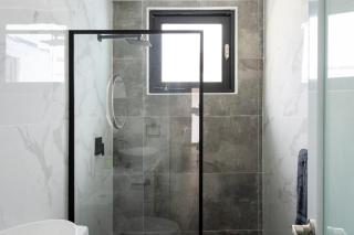 Modern 2 Bed Room Suite in Art District - 2