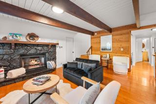 Deer Canyon Home - Walk to slopes, Hot tub, Foosball - 8