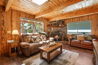 Elysian Escape - AC, Hot Tub, Foosball, and Firepit! - 7