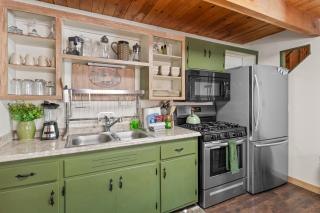 Elysian Escape - AC, Hot Tub, Foosball, and Firepit! - 3