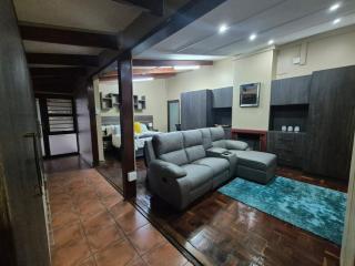 Modern Van Riebeeck Park Accomodation - 9