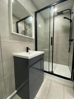 Modern en-suite rooms Luton air port - 5