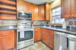 2 Mi to Dtwn Greensboro Pet-Friendly Retreat! - 4