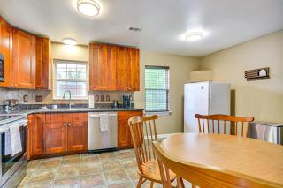 2 Mi to Dtwn Greensboro Pet-Friendly Retreat! - 3