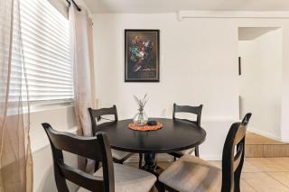 Echo Park Retreat Los Angeles Two Bedroom Apartment with Parking and Views - 1