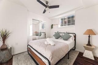 Echo Park Retreat Los Angeles Two Bedroom Apartment with Parking and Views - 7