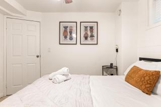 Echo Park Retreat Los Angeles Two Bedroom Apartment with Parking and Views - 5