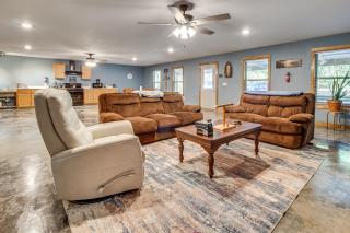 1 Mi to Greers Ferry Lake! Outdoor Adventure Base - 6