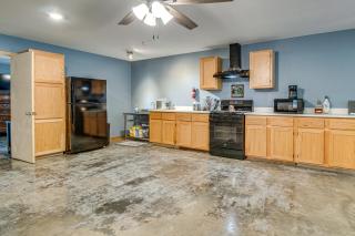 1 Mi to Greers Ferry Lake! Outdoor Adventure Base - 3