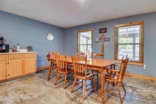 1 Mi to Greers Ferry Lake! Outdoor Adventure Base - 4