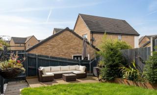 4 Bedroom Retreat - Sleeps 7 - Parking - Country Park location - 8