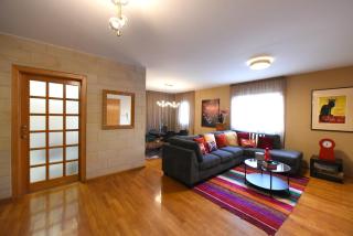 Cosy Haven Apartment - Your Home Away from Home - 9