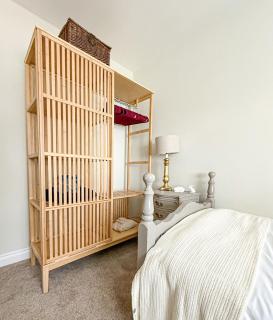 Stylish Cottage, Centrally located, Close to Beach - 2