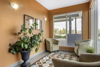 SureStay Plus Hotel by Best Western Lethbridge - 8