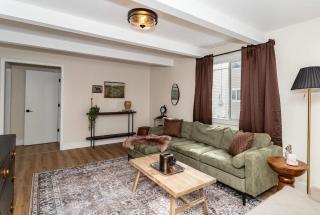 Modern 3BR Getaway-Stylish Ames - 5