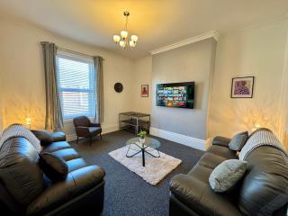 The Whitley Maisonette, Luxury Family Holiday Home - 8