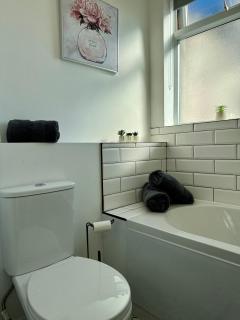 The Whitley Maisonette, Luxury Family Holiday Home - 1