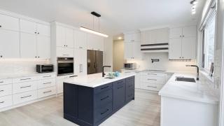 Modern Room with En Suite Bath Yonge Finch Sub - 3