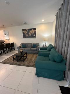 Family 3BR Townhouse w Splash Pool Serenity - 0