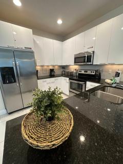 Family 3BR Townhouse w Splash Pool Serenity - 8