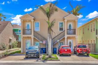 Lovely Beach and Pool Condo - 2