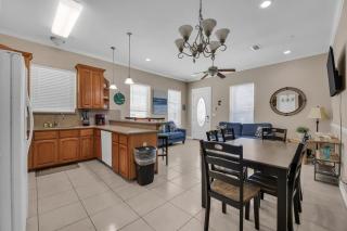 Beachfront South Padre Retreat w Balcony & Pool - 8