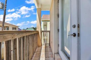 Lovely Beach and Pool Condo - 7