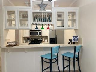 Family Friendly Condo w Pool in South Padre Island - 8