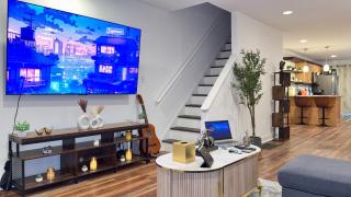 Spacious Private Ensuite, With Private Bath, Outdoor Space, Workstation, Gym, & All Utilities Included in Point Breeze Home - 8